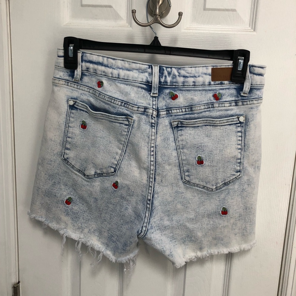 Judy Blue Cut Off Shorts High Rise Cherry Embroidered Acid Wash XL Festival - Picture 8 of 16